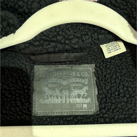 Levi’s Women’s Black Jean Jacket with Sherpa Lining - Picture 3 of 5